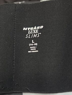 Nygård Luxe Slims Black And White Capri Pants